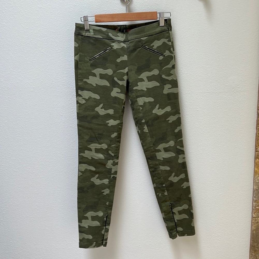Camo pants Khakis by Gap Super Skinny Size 0